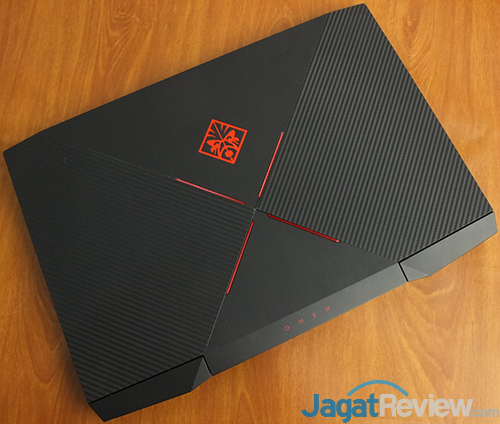 Review Notebook Gaming: HP Omen 15-ce087TX 3 HP Omen 15-ce087TX Top Side