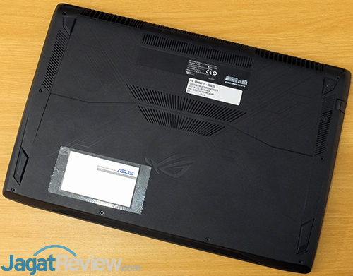 Review Notebook Gaming: ASUS ROG STRIX GL702ZC 15 ASUS GL702ZC Bottom Side
