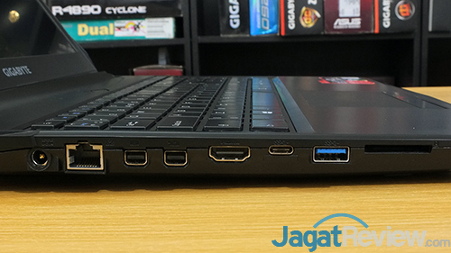 Gigabyte Sabre 15 Connectors Left