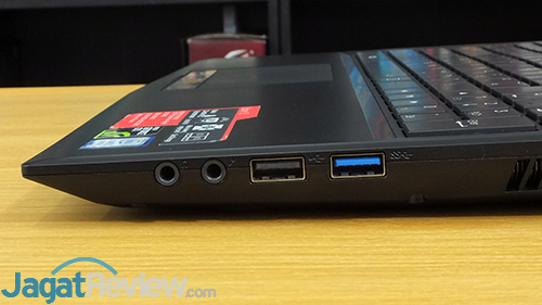 Gigabyte Sabre 15 Connectors Right