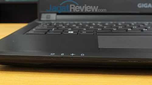 Gigabyte Sabre 15 Indicator Lamps