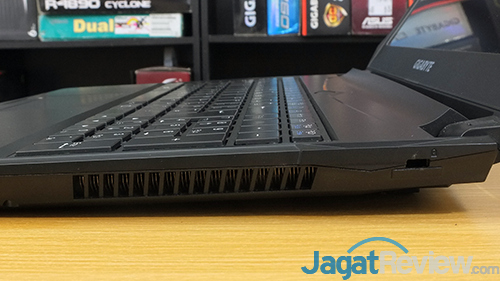 Gigabyte Sabre 15 Side Exhaust Vent