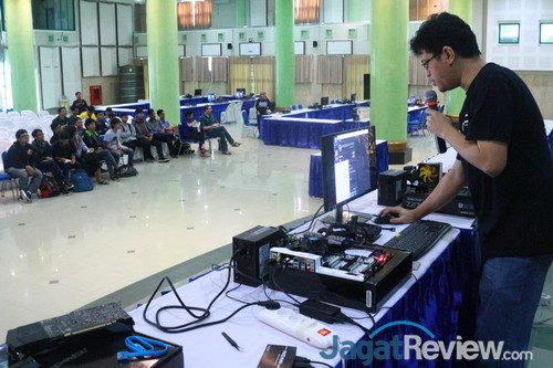 Extreme PC Day - Campus Roadshow: Unjuk Teknologi Terkini di Yogyakarta 12 Extreme PC Day Yogyakarta 09