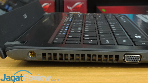 Review Acer Aspire E5-476G: Laptop Murah Untuk Gaming & Editing 6 Acer E5 476G Left Side 02