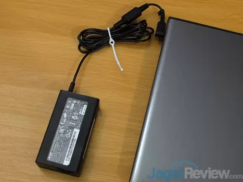Review Acer Aspire E5-476G: Laptop Murah Untuk Gaming & Editing 19 Acer E5 476G Power Adapter