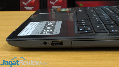 Review Acer Aspire E5-476G: Laptop Murah Untuk Gaming & Editing 7 Acer E5 476G Right Side 01