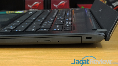 Review Acer Aspire E5-476G: Laptop Murah Untuk Gaming & Editing 8 Acer E5 476G Right Side 02