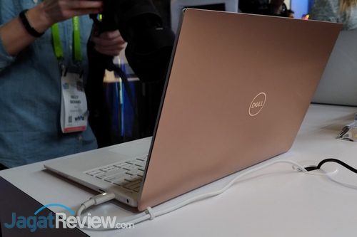 Dell XPS 13 Terbaru: Lebih Baik, Lebih Menarik 1 Dell CES 2018 XPS 13 02
