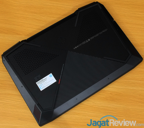 HP Omen 15 ce085TX Bottom Side