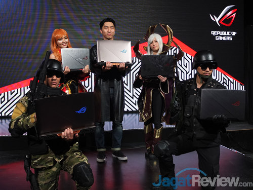 ASUS Resmikan Tiga Laptop Gaming Terbaru dengan Layar 120 Hz & 144 Hz 14 ASUS ROG G703 Launch 01