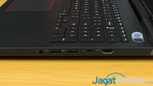 Review Notebook Gaming: Dell Inspiron Gaming 15 7577 7 Dell Inspiron Gaming 7577 Connectors Right