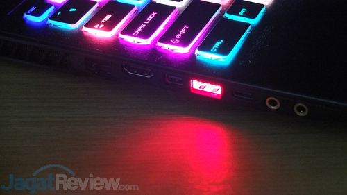 Review Notebook Gaming: MSI GE63VR 7RF RAIDER 10 MSI GE63VR 7RF USB Lighting 01