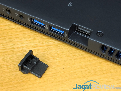 Review Notebook Gaming: Acer Predator Triton 700 10 Acer Predator Triton 700 Sunken USB Port 02