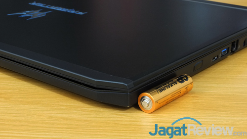 Review Notebook Gaming: Acer Predator Triton 700 5 Acer Predator Triton 700 Thickness Compared