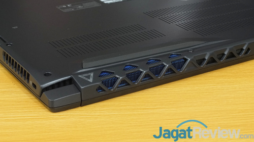 Review Notebook Gaming: Acer Predator Triton 700 22 Acer Predator Triton 700 Ventilation Left