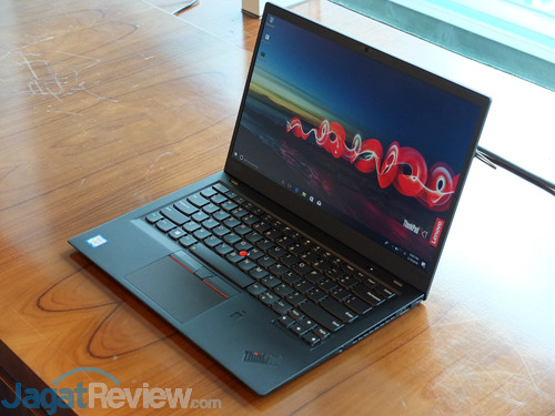 Lenovo Indonesia Perbarui Lini ThinkPad dengan Prosesor Core i 8th Gen 2 Lenovo ThinkPad X1 Carbon