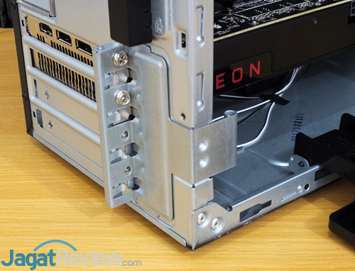 Review PC Desktop AMD Ryzen: Acer Aspire GX-281-UR13 19 Acer Aspire GX 281 Graphics Card Locking Mechanism 01