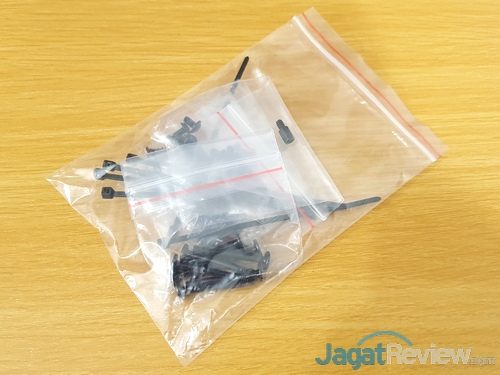 Review Casing Corsair Carbide 275R 12 Corsair Carbide 275R 18