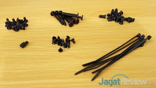Review Casing Corsair Carbide 275R 13 Corsair Carbide 275R 19