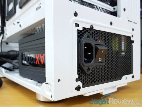 Review Casing Corsair Carbide 275R 18 Corsair Carbide 275R 26