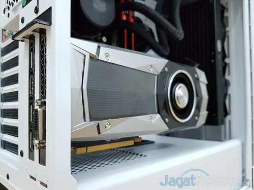 Corsair Carbide 275R 55