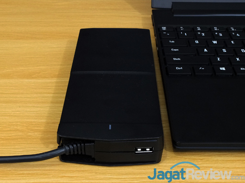 Review Gigabyte Aero 15X v8: Kencang, Tipis, dan Terjangkau dengan Core i7 8750H 33 Gigabyte Aero 15X v8 Power Adapter