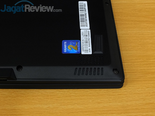 Review Gigabyte Aero 15X v8: Kencang, Tipis, dan Terjangkau dengan Core i7 8750H 30 Gigabyte Aero 15X v8 Speaker Vent Right