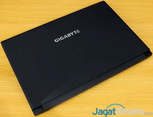 Review Gigabyte Aero 15X v8: Kencang, Tipis, dan Terjangkau dengan Core i7 8750H 7 Gigabyte Aero 15X v8 Top Side