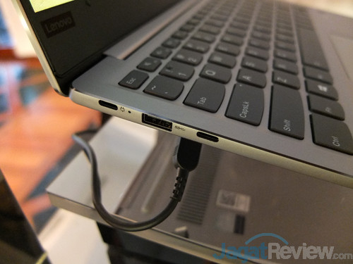 Laptop Tipis Lenovo IdeaPad 720S dengan AMD Ryzen Hadir di Indonesia 3 Lenovo IP702S Launch 03