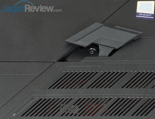 Review Notebook Gaming: ASUS ROG G703VI 26 ASUS G703VI Compartment Screw