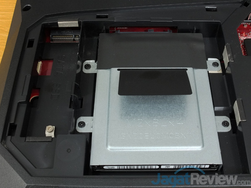 Review Notebook Gaming: ASUS ROG G703VI 29 ASUS G703VI Storage Bay 02
