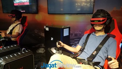 Booth Raid: Acer 8 ACER WMR 15