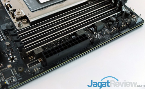 Hands-On Motherboard AMD Ryzen Threadripper: Gigabyte X399 Aorus Xtreme 5 Computex 2018 X399 Aorus Xtreme 04