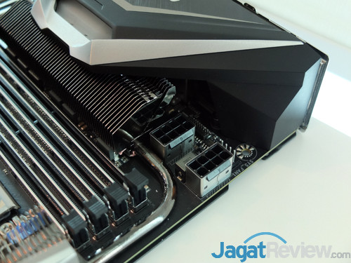 Hands-On Motherboard AMD Ryzen Threadripper: Gigabyte X399 Aorus Xtreme 4 Computex 2018 X399 Aorus Xtreme 05