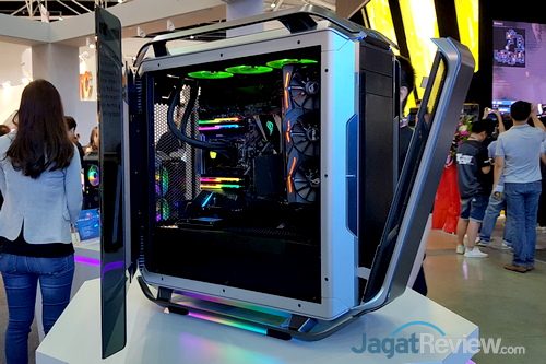 Booth Raid Computex 2018: Cooler Master 9 Cooler Master Cosmos C700M