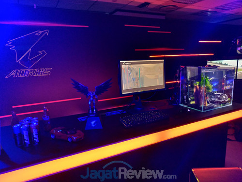Mengintip Konsep  Gigabyte Aorus Gamer Room Concept 05