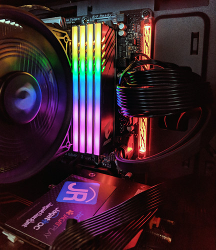 Gigabyte Aorus Pamerkan Produk Memory/RAM Pertama Mereka 1 Gigabyte Aorus RAM 01