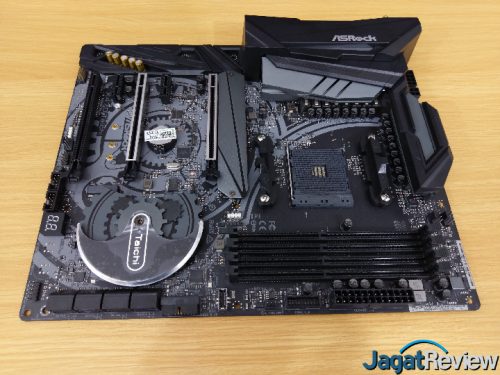 Hands-On Motherboard ASRock X470 Taichi 5 1 23s