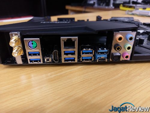 Hands-On Motherboard ASRock X470 Taichi 10 1 28s