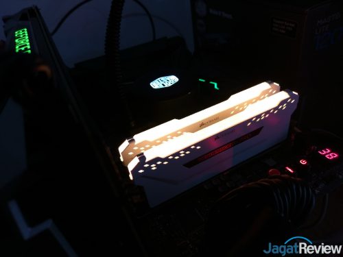 Review RAM Corsair Vengeance RGB Pro DDR4-3200 16GB Kit (2x 8GB) 13 2 12s