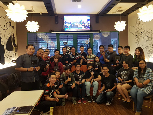 Gelar  Gigabyte Laptop Fans Meeting 01