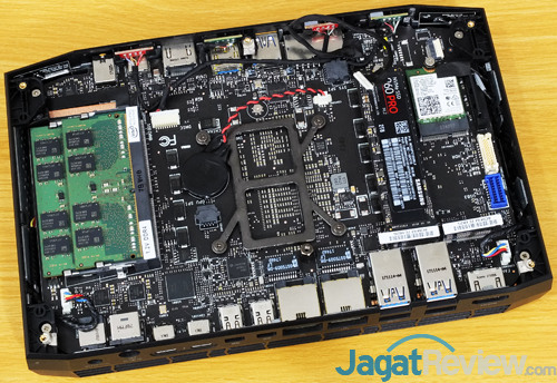Review Intel NUC8i7HVK  Intel NUC8i7HVK Internal Component 02
