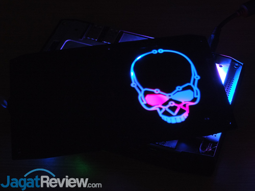 Review Intel NUC8i7HVK  Intel NUC8i7HVK LED in the Dark 02