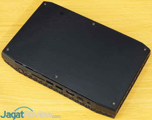Review Intel NUC8i7HVK  Intel NUC8i7HVK Top Side