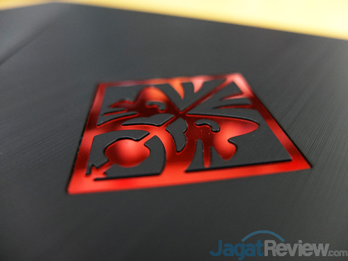 Review Notebook Gaming: Omen by HP 15-dc0035TX 3 Omen by HP 15 dc0035TX Omen Logo Top