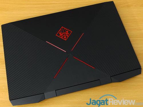 Review Notebook Gaming: Omen by HP 15-dc0035TX 5 Omen by HP 15 dc0035TX Top Side