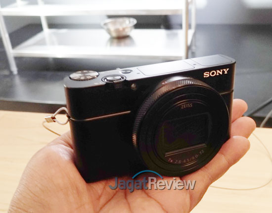 Sony RX100 M VI, Kamera Pocket dengan Lenza Zoom Panjang 8x 46 P 20180727 150411