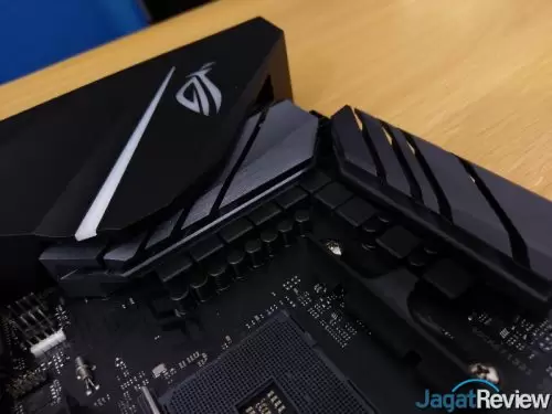 Hands-On Motherboard ASUS ROG STRIX X470-F Gaming 1 2 7s
