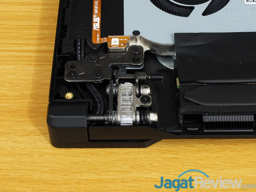 Review ASUS ROG Zephyrus-M (GM501S): Zephyrus Murah yang Kencang 32 ASUS ROG GM501S AAS Lid Hinge