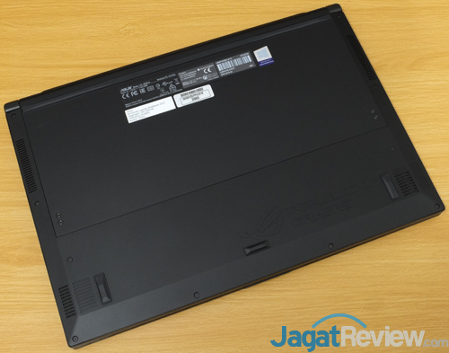 Review ASUS ROG Zephyrus-M (GM501S): Zephyrus Murah yang Kencang 24 ASUS ROG GM501S Bottom Side